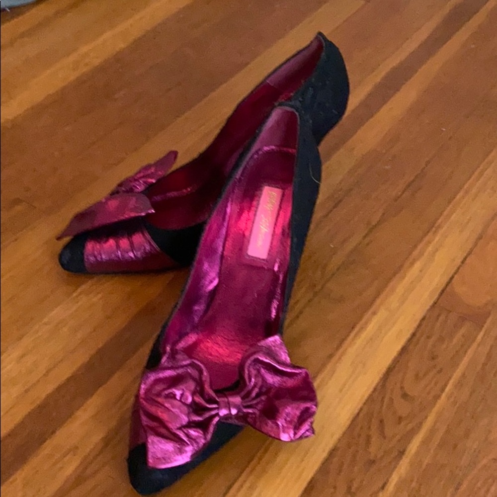 Betsy Johnson black lace and taffeta bow pumps
